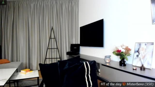 Gallery image thumbnail from Mi_Ha's myfreecams stream on, 12/06/2024, 16:22 image 12 of 20