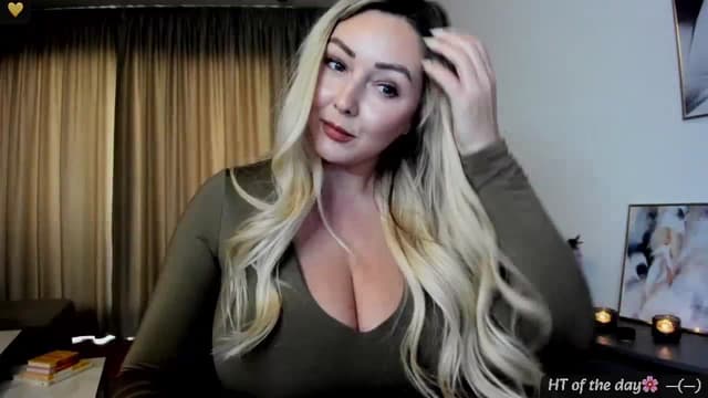 Gallery image thumbnail from Mi_Ha's myfreecams stream on, 05/16/2025, 16:15 image 5 of 20