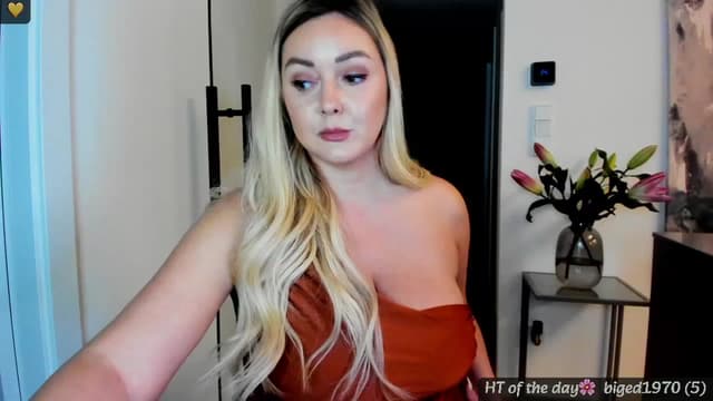 Gallery image thumbnail from Mi_Ha's myfreecams stream on, 05/25/2025, 14:53 image 11 of 20