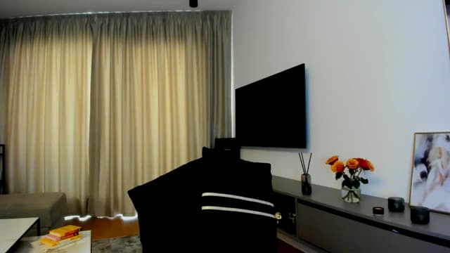 Gallery image thumbnail from Mi_Ha's myfreecams stream on, 06/25/2025, 15:44 image 3 of 20