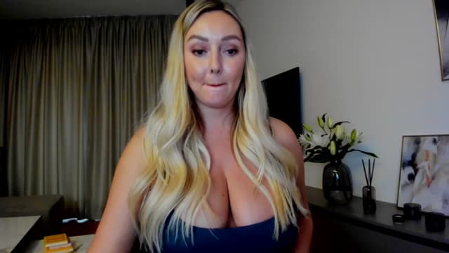 Gallery image thumbnail from Mi_Ha's myfreecams stream on, 07/15/2025, 15:58 image 10 of 20