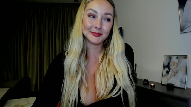 Gallery image thumbnail from Mi_Ha's myfreecams stream on, 08/06/2025, 21:27 image 8 of 20