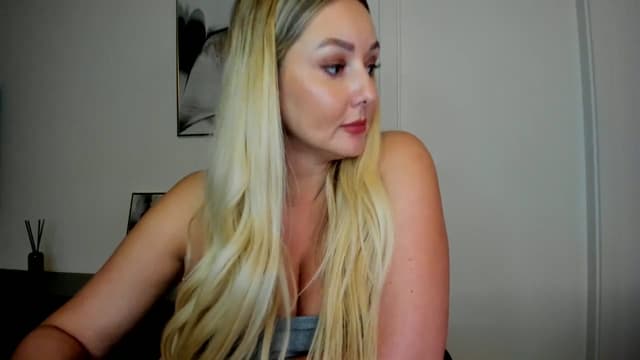 Gallery image thumbnail from Mi_Ha's myfreecams stream on, 08/15/2025, 13:41 image 6 of 20