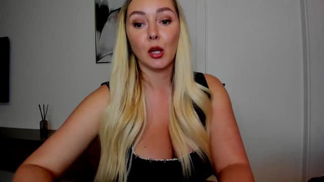 Gallery image thumbnail from Mi_Ha's myfreecams stream on, 08/28/2025, 19:49 image 5 of 20