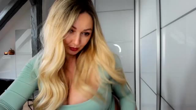 Gallery image thumbnail from Mi_Ha's myfreecams stream on, 10/02/2025, 14:33 image 9 of 20