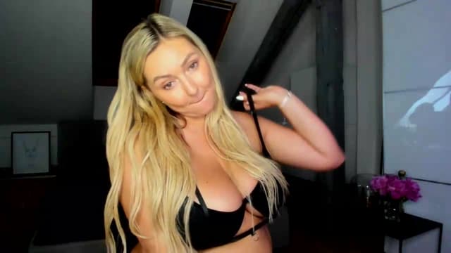 Gallery image thumbnail from Mi_Ha's myfreecams stream on, 06/27/2026, 15:18 image 12 of 20
