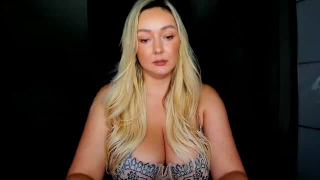 Gallery image thumbnail from Mi_Ha's myfreecams stream on, 08/01/2026, 14:24 image 12 of 20