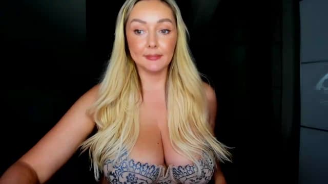 Gallery image thumbnail from Mi_Ha's myfreecams stream on, 08/01/2026, 16:59 image 17 of 20