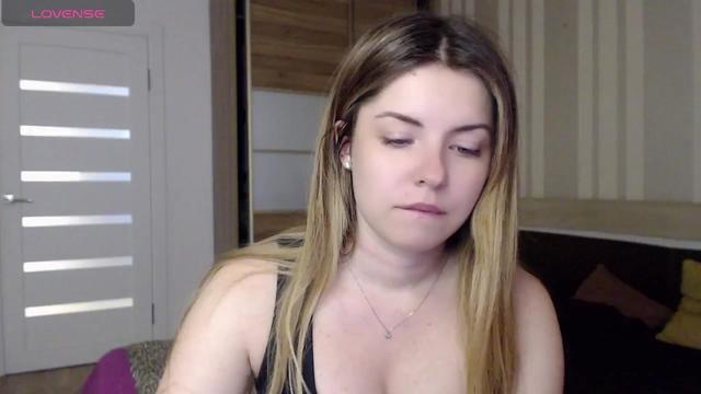 Gallery image thumbnail from Miriam_Mills's myfreecams stream on, 04/29/2024, 10:40 image 2 of 20