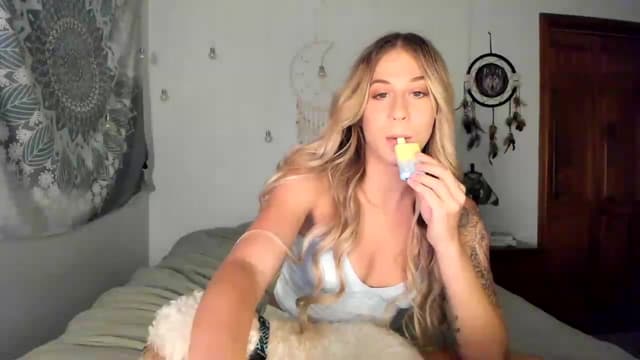 Gallery image thumbnail from Mochi's myfreecams stream on, 06/27/2023, 18:00 image 14 of 20