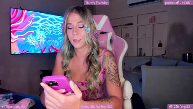 Gallery image thumbnail from Mochi's myfreecams stream on, 09/15/2023, 01:11 image 18 of 20