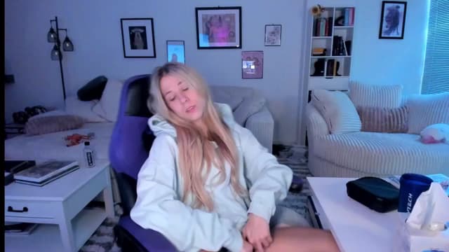 Gallery image thumbnail from Mochi's myfreecams stream on, 05/28/2024, 14:07 image 15 of 20