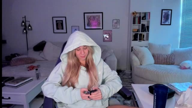 Gallery image thumbnail from Mochi's myfreecams stream on, 05/28/2024, 14:07 image 17 of 20