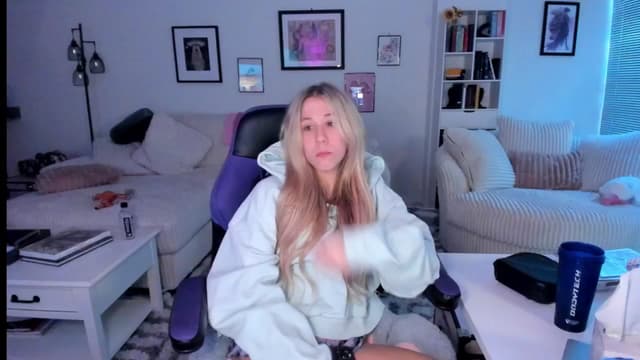 Gallery image thumbnail from Mochi's myfreecams stream on, 05/28/2024, 14:07 image 14 of 20
