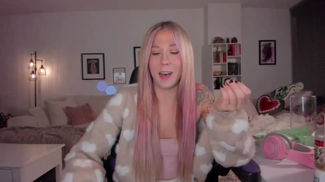 Gallery image thumbnail from Mochi's myfreecams stream on, 07/06/2024, 03:53 image 18 of 20
