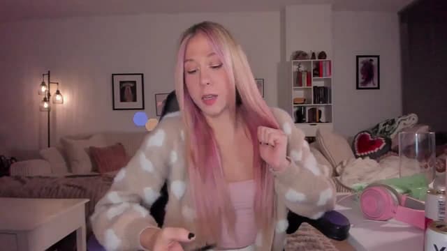 Gallery image thumbnail from Mochi's myfreecams stream on, 07/06/2024, 03:53 image 13 of 20