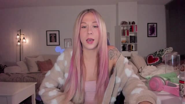 Gallery image thumbnail from Mochi's myfreecams stream on, 07/06/2024, 03:53 image 10 of 20