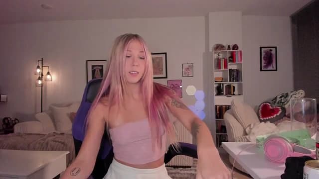 Gallery image thumbnail from Mochi's myfreecams stream on, 07/06/2024, 06:39 image 4 of 20