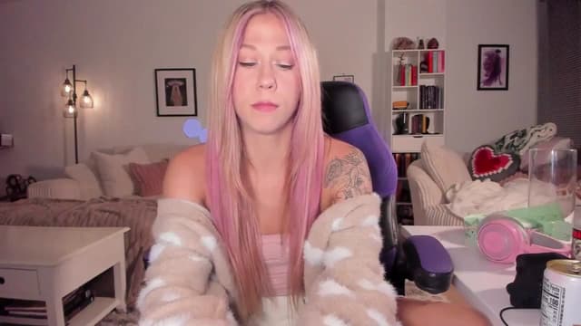 Gallery image thumbnail from Mochi's myfreecams stream on, 07/06/2024, 06:39 image 2 of 20