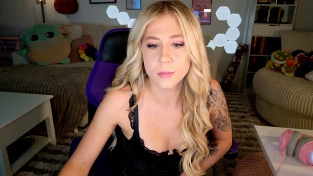 Gallery image thumbnail from Mochi's myfreecams stream on, 08/10/2024, 03:37 image 17 of 20