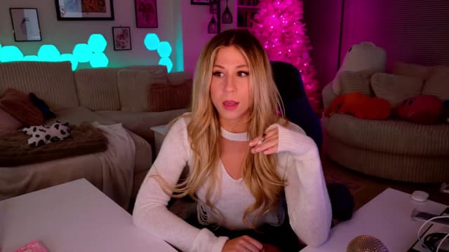 Gallery image thumbnail from Mochi's myfreecams stream on, 12/08/2024, 05:06 image 19 of 20