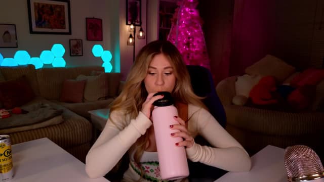 Gallery image thumbnail from Mochi's myfreecams stream on, 12/29/2024, 07:05 image 3 of 20