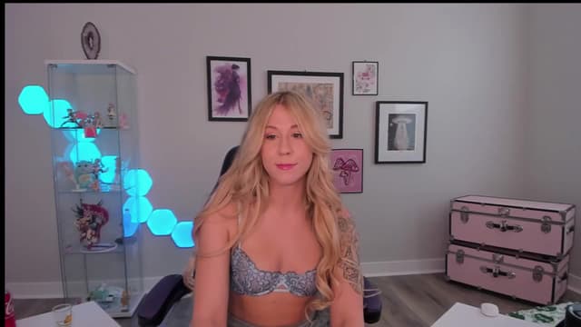 Gallery image thumbnail from Mochi's myfreecams stream on, 04/03/2025, 01:31 image 6 of 20