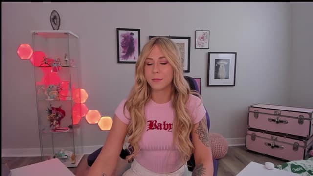 Gallery image thumbnail from Mochi's myfreecams stream on, 04/07/2025, 21:14 image 17 of 20