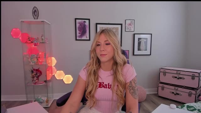 Gallery image thumbnail from Mochi's myfreecams stream on, 04/07/2025, 21:14 image 19 of 20