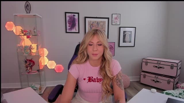 Gallery image thumbnail from Mochi's myfreecams stream on, 04/07/2025, 21:14 image 7 of 20