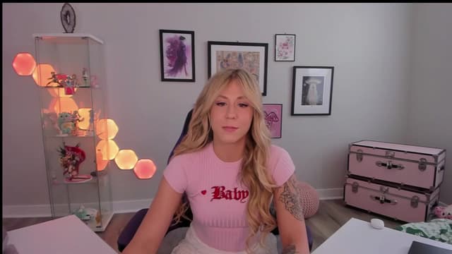 Gallery image thumbnail from Mochi's myfreecams stream on, 04/07/2025, 21:14 image 6 of 20