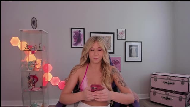 Gallery image thumbnail from Mochi's myfreecams stream on, 04/07/2025, 21:51 image 6 of 20