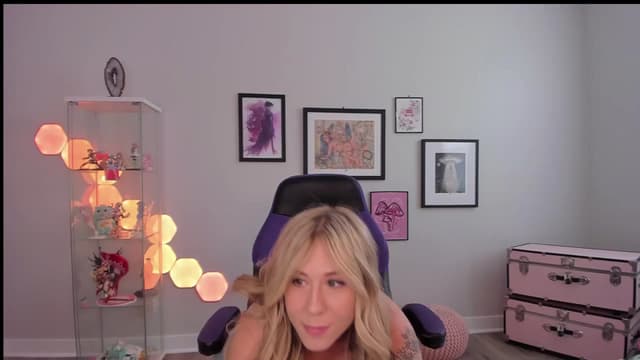Gallery image thumbnail from Mochi's myfreecams stream on, 04/07/2025, 21:51 image 2 of 20