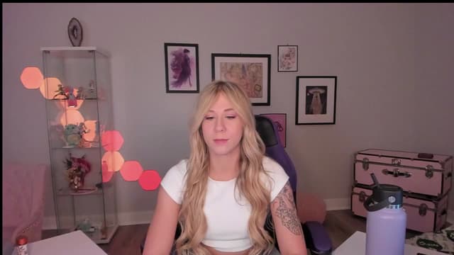 Gallery image thumbnail from Mochi's myfreecams stream on, 04/08/2025, 05:43 image 9 of 20