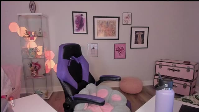 Gallery image thumbnail from Mochi's myfreecams stream on, 04/08/2025, 05:43 image 14 of 20