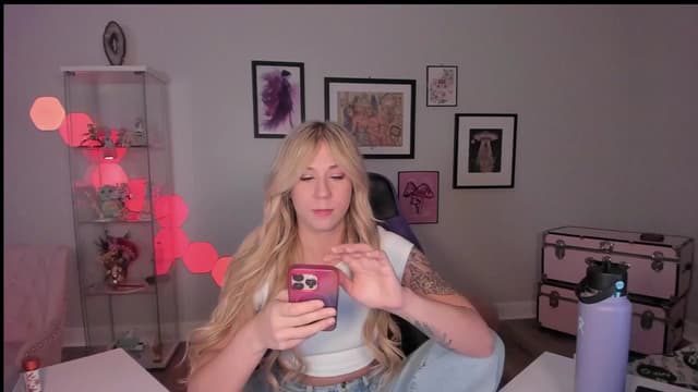 Gallery image thumbnail from Mochi's myfreecams stream on, 04/08/2025, 05:43 image 3 of 20