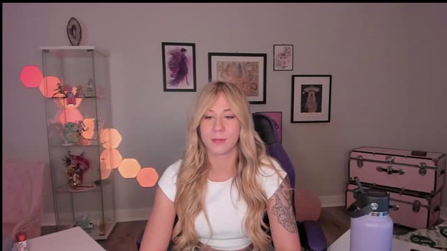 Gallery image thumbnail from Mochi's myfreecams stream on, 04/08/2025, 05:43 image 10 of 20