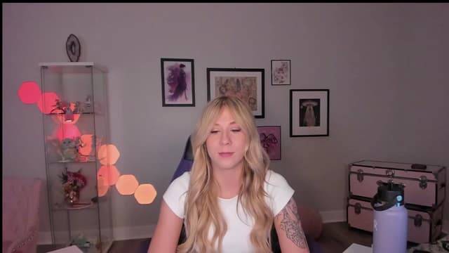Gallery image thumbnail from Mochi's myfreecams stream on, 04/08/2025, 05:43 image 6 of 20