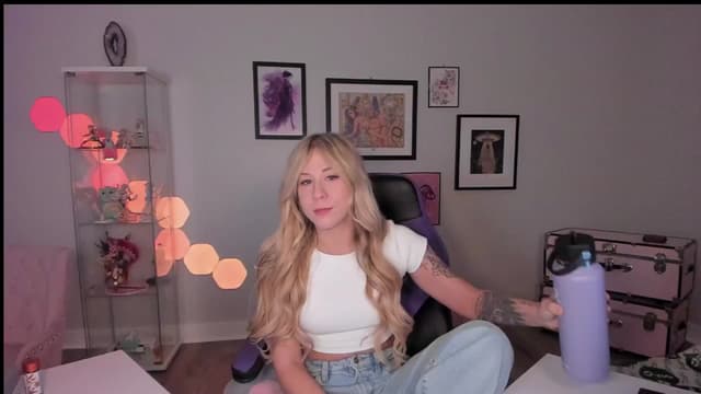 Gallery image thumbnail from Mochi's myfreecams stream on, 04/08/2025, 05:43 image 1 of 20