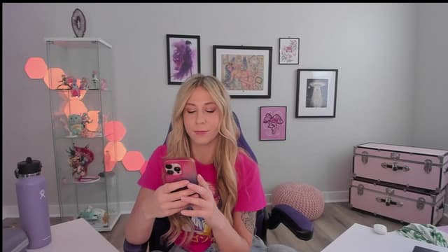 Gallery image thumbnail from Mochi's myfreecams stream on, 04/08/2025, 23:12 image 15 of 20