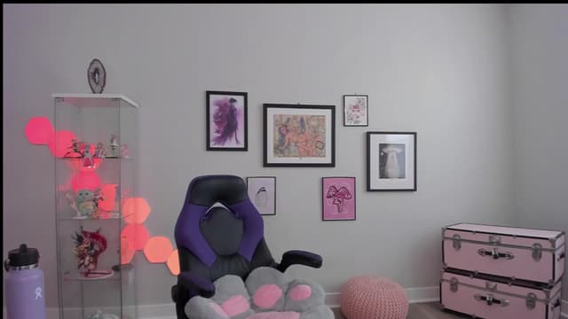 Gallery image thumbnail from Mochi's myfreecams stream on, 04/08/2025, 23:12 image 13 of 20