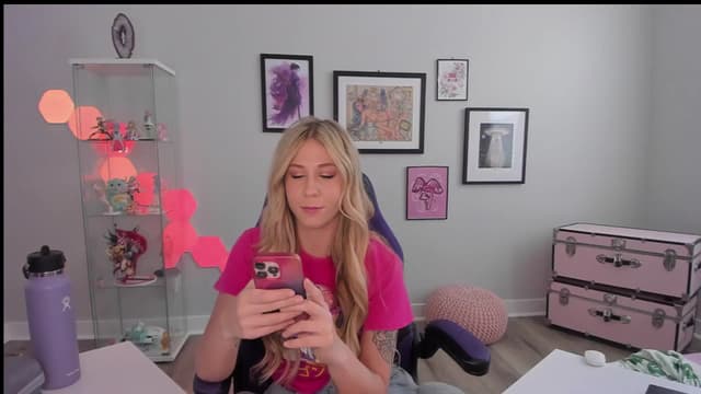 Gallery image thumbnail from Mochi's myfreecams stream on, 04/08/2025, 23:12 image 16 of 20