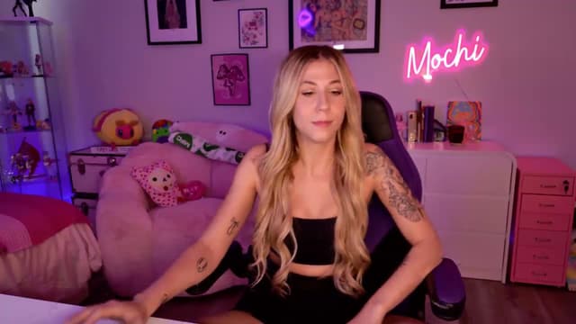 Gallery image thumbnail from Mochi's myfreecams stream on, 06/25/2026, 22:35 image 18 of 20