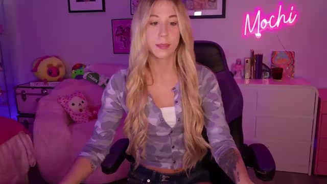 Gallery image thumbnail from Mochi's myfreecams stream on, 06/27/2026, 24:01 image 6 of 20