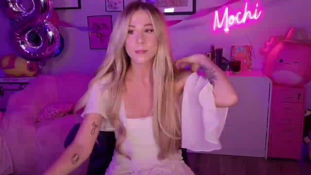 Gallery image thumbnail from Mochi's myfreecams stream on, 07/01/2026, 10:30 image 1 of 20