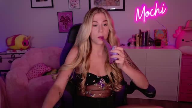 Gallery image thumbnail from Mochi's myfreecams stream on, 07/28/2026, 01:00 image 17 of 20