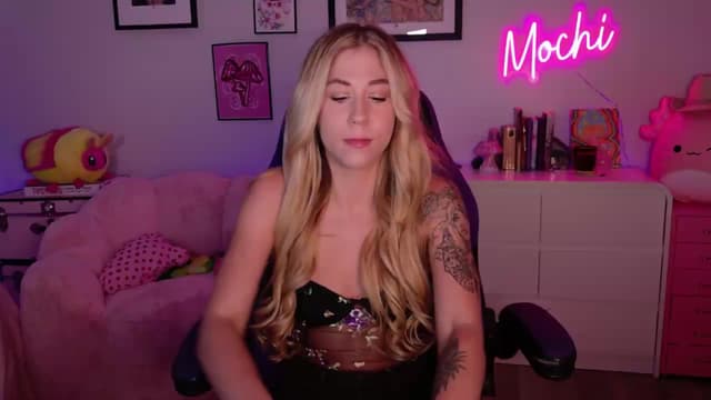 Gallery image thumbnail from Mochi's myfreecams stream on, 07/28/2026, 01:00 image 15 of 20