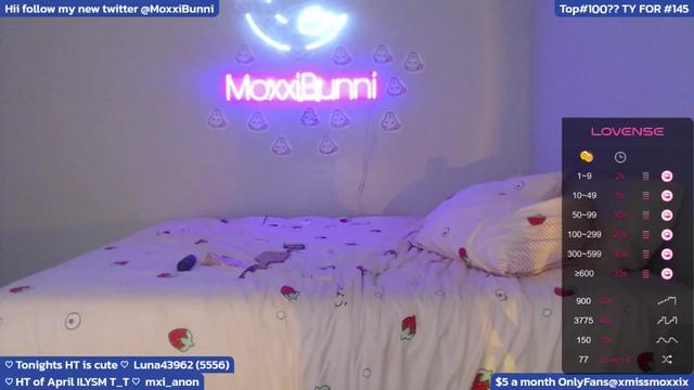 Gallery image thumbnail from MoxxiBunni's myfreecams stream on, 05/01/2024, 05:37 image 11 of 20