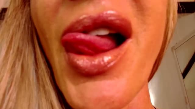Gallery image thumbnail from Mymmm's myfreecams stream on, 02/23/2025, 22:28 image 17 of 20