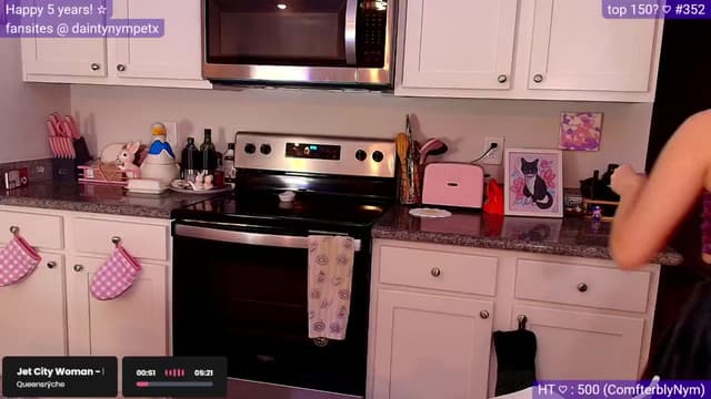 Gallery image thumbnail from Nym_x's myfreecams stream on, 03/31/2025, 04:25 image 5 of 20